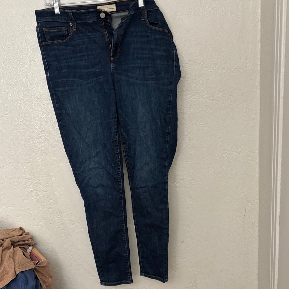GAP Dark Indigo Skinny Jeans small rip great condition see Flaw in photo
